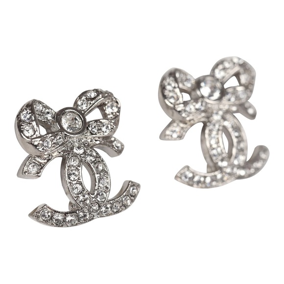 Chanel 2022
Strass Bow 'CC' Earrings - Picture 2 of 4